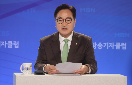 우원식 국회의장이 25일 오전 서울 양천구 한국문화예술단체총연합회관에서 열린 한국방송기자클럽 초청 토론회에서 인사말을 하고 있다.<연합뉴스 사진>